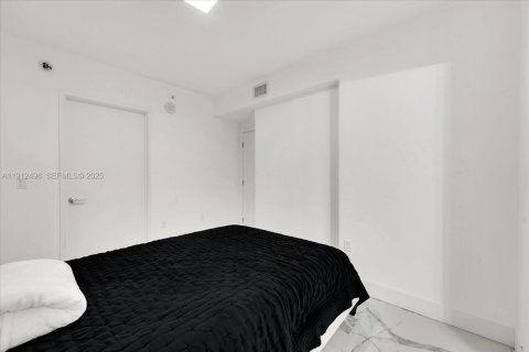 Condo in Sunny Isles Beach, Florida, 2 bedrooms № 2038804 - photo 11