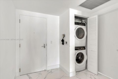 Condo in Sunny Isles Beach, Florida, 2 bedrooms № 2038804 - photo 16