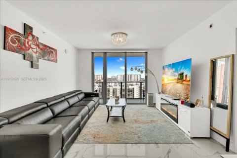 Condo in Sunny Isles Beach, Florida, 2 bedrooms № 2038804 - photo 2