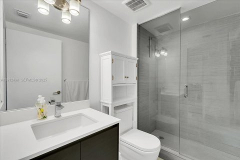 Condo in Sunny Isles Beach, Florida, 2 bedrooms № 2038804 - photo 15