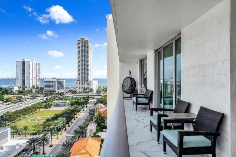 Condo in Sunny Isles Beach, Florida, 2 bedrooms № 2038804 - photo 18