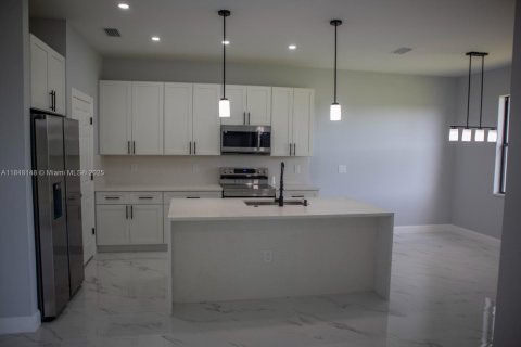 Casa en venta en Lehigh Acres, Florida, 4 dormitorios, 159.7 m2 № 1848993 - foto 10