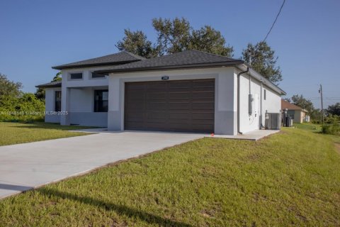 Casa en venta en Lehigh Acres, Florida, 4 dormitorios, 159.7 m2 № 1848993 - foto 3