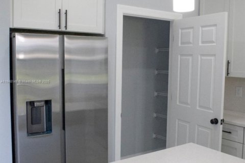 Casa en venta en Lehigh Acres, Florida, 4 dormitorios, 159.7 m2 № 1848993 - foto 19