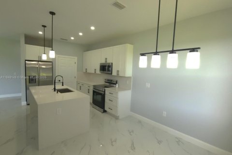 Casa en venta en Lehigh Acres, Florida, 4 dormitorios, 159.7 m2 № 1848993 - foto 11