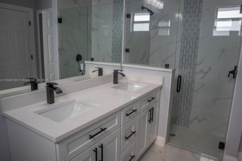 Casa en venta en Lehigh Acres, Florida, 4 dormitorios, 159.7 m2 № 1848993 - foto 27