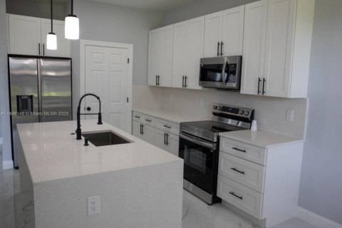 Casa en venta en Lehigh Acres, Florida, 4 dormitorios, 159.7 m2 № 1848993 - foto 8