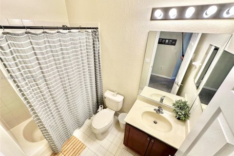 Condo in Doral, Florida, 3 bedrooms  № 2051619 - photo 28