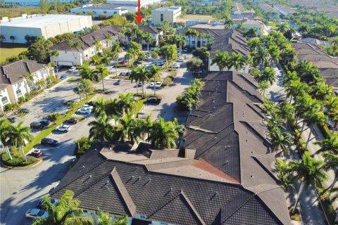 Condo in Doral, Florida, 3 bedrooms  № 2051619 - photo 4