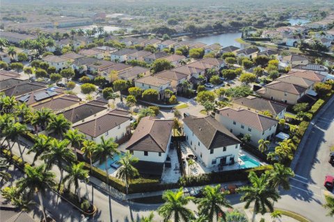 Condo in Doral, Florida, 3 bedrooms  № 2051619 - photo 5