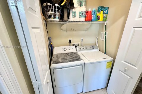 Condo in Doral, Florida, 3 bedrooms  № 2051619 - photo 23