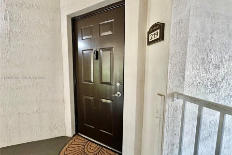 Condo in Doral, Florida, 3 bedrooms  № 2051619 - photo 7