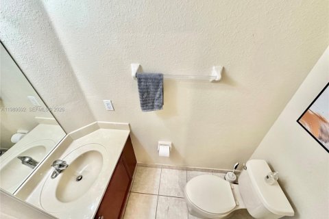 Condo in Doral, Florida, 3 bedrooms  № 2051619 - photo 24