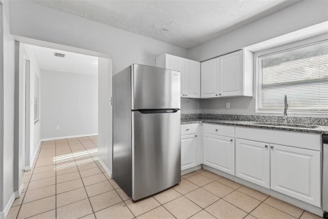 House in Winter Haven, Florida 3 bedrooms, 102.56 sq.m. № 2235484 - photo 10