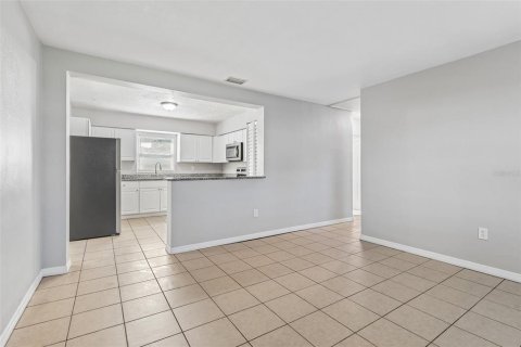 House in Winter Haven, Florida 3 bedrooms, 102.56 sq.m. № 2235484 - photo 7