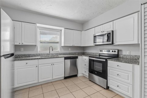 House in Winter Haven, Florida 3 bedrooms, 102.56 sq.m. № 2235484 - photo 8