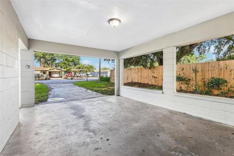 House in Winter Haven, Florida 3 bedrooms, 102.56 sq.m. № 2235484 - photo 5
