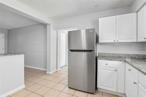 House in Winter Haven, Florida 3 bedrooms, 102.56 sq.m. № 2235484 - photo 9