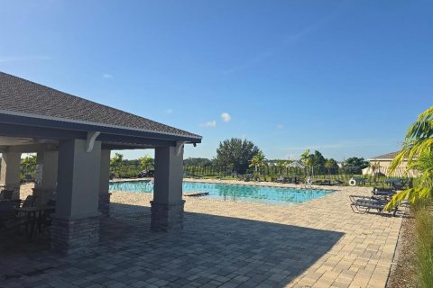 Casa en alquiler en Winter Haven, Florida, 4 dormitorios, 179.58 m2 № 1901359 - foto 11