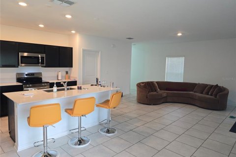 Casa en alquiler en Winter Haven, Florida, 4 dormitorios, 179.58 m2 № 1901359 - foto 2