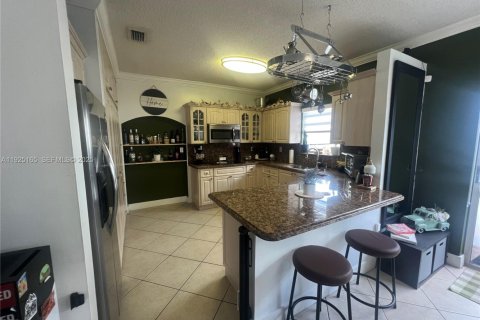 House in Miami, Florida 3 bedrooms, 172.71 sq.m. № 1986615 - photo 14