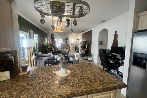 House in Miami, Florida 3 bedrooms, 172.71 sq.m. № 1986615 - photo 13