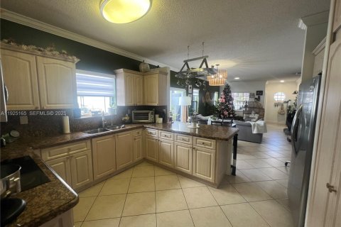 House in Miami, Florida 3 bedrooms, 172.71 sq.m. № 1986615 - photo 20