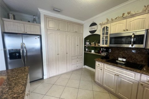 House in Miami, Florida 3 bedrooms, 172.71 sq.m. № 1986615 - photo 11