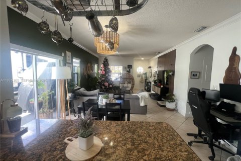House in Miami, Florida 3 bedrooms, 172.71 sq.m. № 1986615 - photo 16
