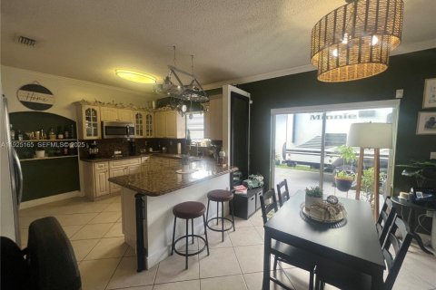 House in Miami, Florida 3 bedrooms, 172.71 sq.m. № 1986615 - photo 17