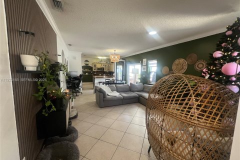 House in Miami, Florida 3 bedrooms, 172.71 sq.m. № 1986615 - photo 4