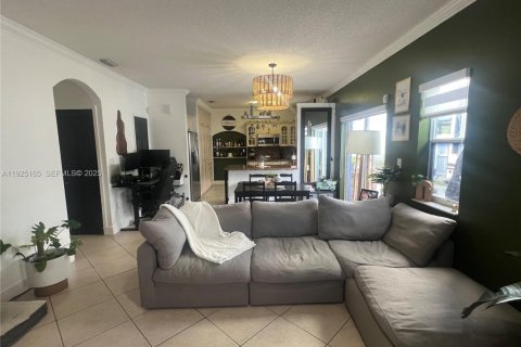 House in Miami, Florida 3 bedrooms, 172.71 sq.m. № 1986615 - photo 10