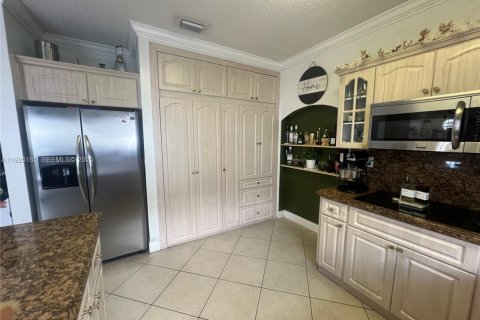 House in Miami, Florida 3 bedrooms, 172.71 sq.m. № 1986615 - photo 15