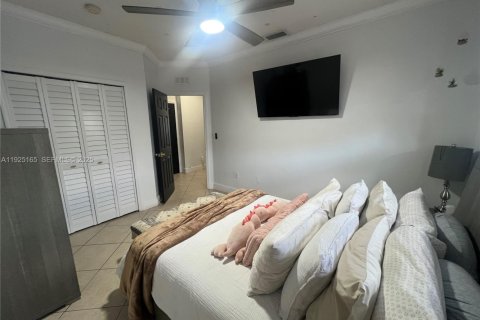 House in Miami, Florida 3 bedrooms, 172.71 sq.m. № 1986615 - photo 25