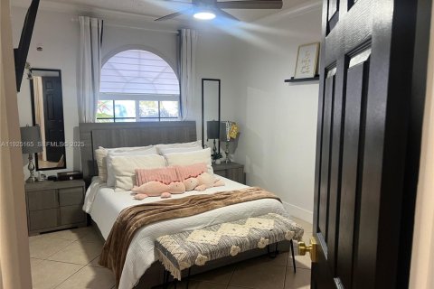 House in Miami, Florida 3 bedrooms, 172.71 sq.m. № 1986615 - photo 28