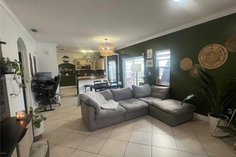 House in Miami, Florida 3 bedrooms, 172.71 sq.m. № 1986615 - photo 12