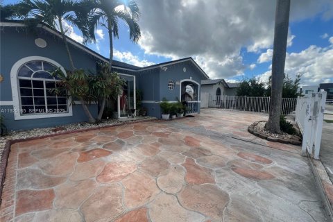 House in Miami, Florida 3 bedrooms, 172.71 sq.m. № 1986615 - photo 5