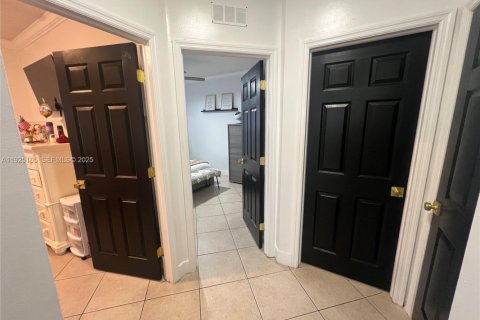 House in Miami, Florida 3 bedrooms, 172.71 sq.m. № 1986615 - photo 27