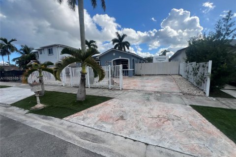 House in Miami, Florida 3 bedrooms, 172.71 sq.m. № 1986615 - photo 7