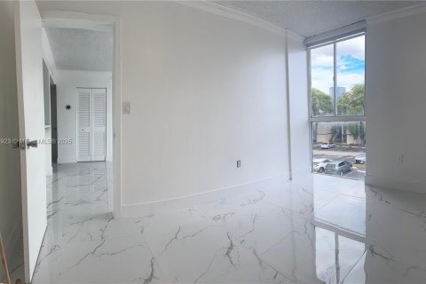 Снять в аренду кондоминиум в Хайалиа, Флорида 2 спальни, 84.36м2, № 1971149 - фото 10