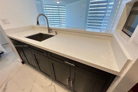 Снять в аренду кондоминиум в Хайалиа, Флорида 2 спальни, 84.36м2, № 1971149 - фото 18