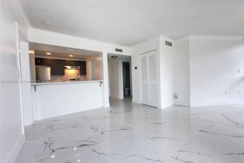 Снять в аренду кондоминиум в Хайалиа, Флорида 2 спальни, 84.36м2, № 1971149 - фото 12