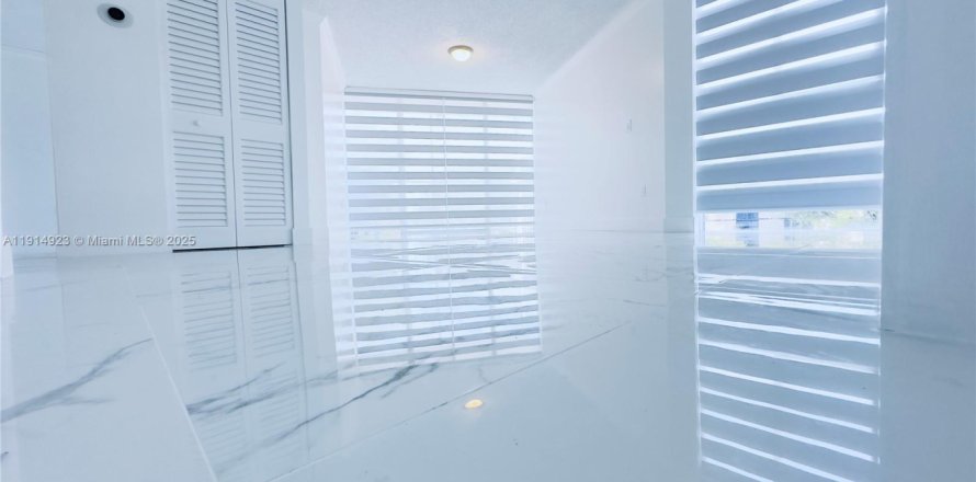 Кондоминиум с 2 спальнями в Хайалиа, Флорида № 1971149