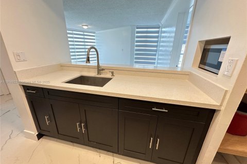 Снять в аренду кондоминиум в Хайалиа, Флорида 2 спальни, 84.36м2, № 1971149 - фото 4