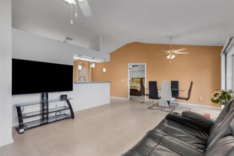 Villa ou maison à vendre à North Port, Floride: 3 chambres, 149.76 m2 № 2333973 - photo 12