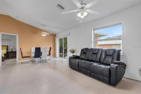 Villa ou maison à vendre à North Port, Floride: 3 chambres, 149.76 m2 № 2333973 - photo 10