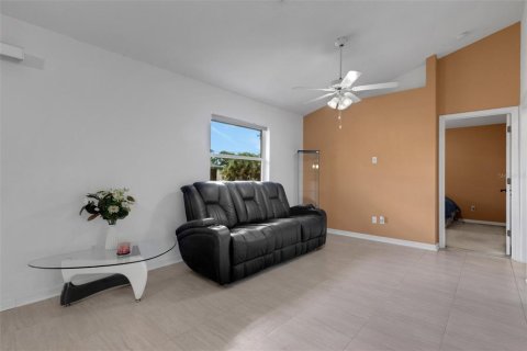 Villa ou maison à vendre à North Port, Floride: 3 chambres, 149.76 m2 № 2333973 - photo 11