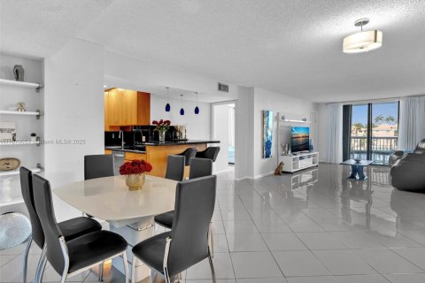 Condominio en venta en Hollywood, Florida, 2 dormitorios, 113.43 m2 № 1979586 - foto 3