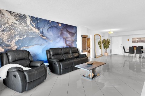 Condominio en venta en Hollywood, Florida, 2 dormitorios, 113.43 m2 № 1979586 - foto 17