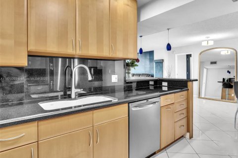 Condominio en venta en Hollywood, Florida, 2 dormitorios, 113.43 m2 № 1979586 - foto 11